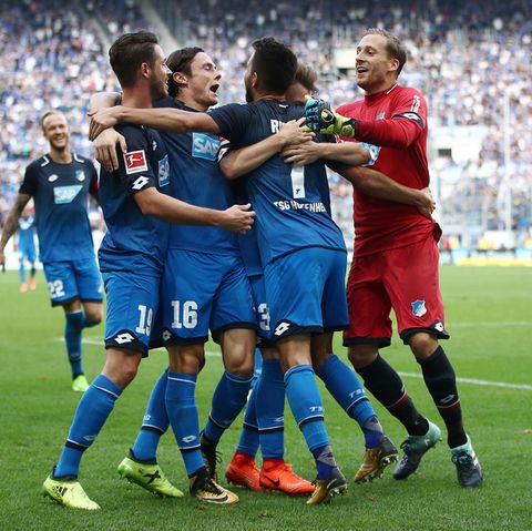 Jubeltraube in Hoffenheim: Die TSG schlägt Schalke und setzt sich oben fest