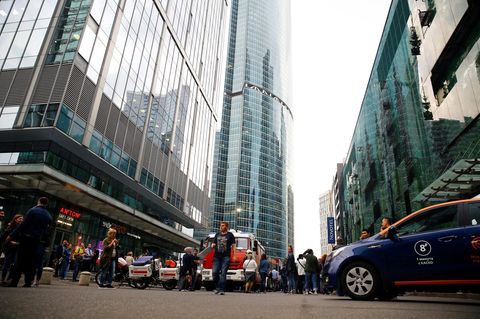 Russland: In Moskau wir nach einer Bombendrohung ein Einkaufszentrum evakuiert.