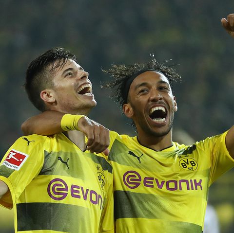 Julian Weigl (l.) erzielte bei seiner Rückkehr nach Verletzungspause in die BVB-Startelf gleich ein Tor