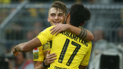 Maximilian Philipp jubelt mit Pierre-Emerick Aubameyang