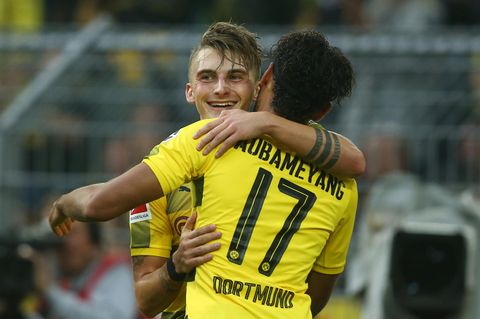 Maximilian Philipp jubelt mit Pierre-Emerick Aubameyang