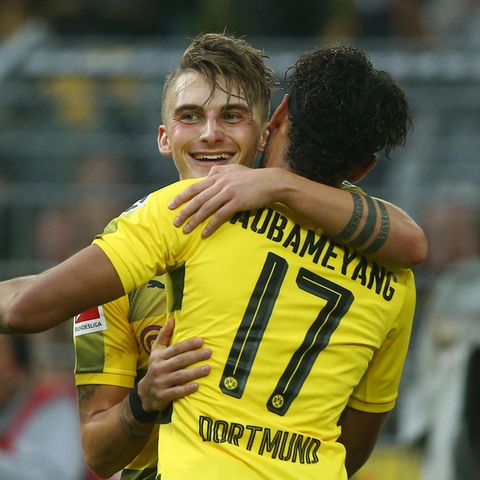 Maximilian Philipp jubelt mit Pierre-Emerick Aubameyang