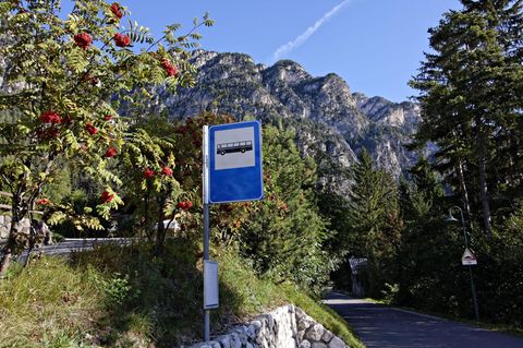 Eine Bergstraße in den Alpen