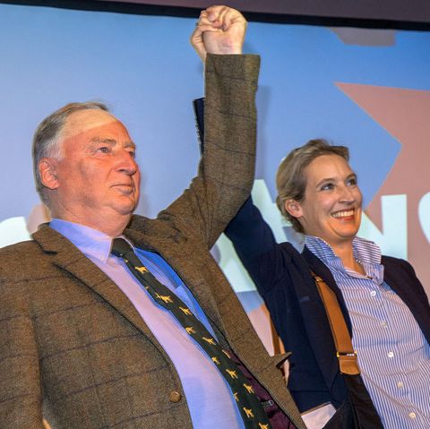 Die AfD-Spitzenkandidaten Alexander Gauland und Alice Weidel in Siegespose