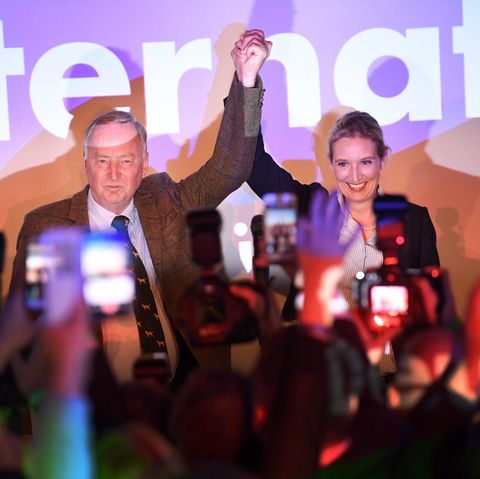 Recht erfreut: Die AfD-Spitzenkandidaten Alexander Gauland und Alice Weidel bejubeln ihren Einzug in den Bundestag.