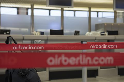 "Air Berlin" steht auf Absperrbändern am Flughafen Tegel