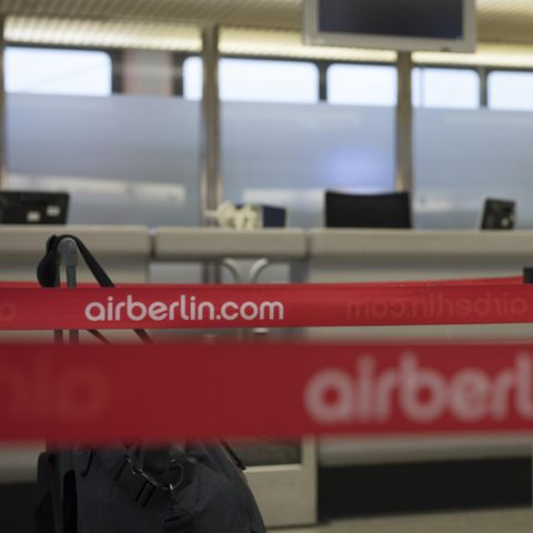 "Air Berlin" steht auf Absperrbändern am Flughafen Tegel