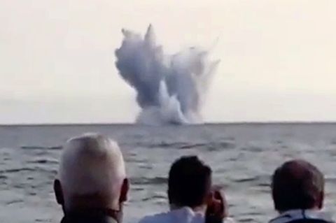 Eurofighter stürzt bei Flugshow in Italien ins Meer - Pilot stirbt