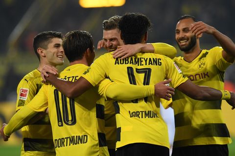 Die BVB-Stars nach dem Kantersieg gegen Gladbach in der Jubeltraube