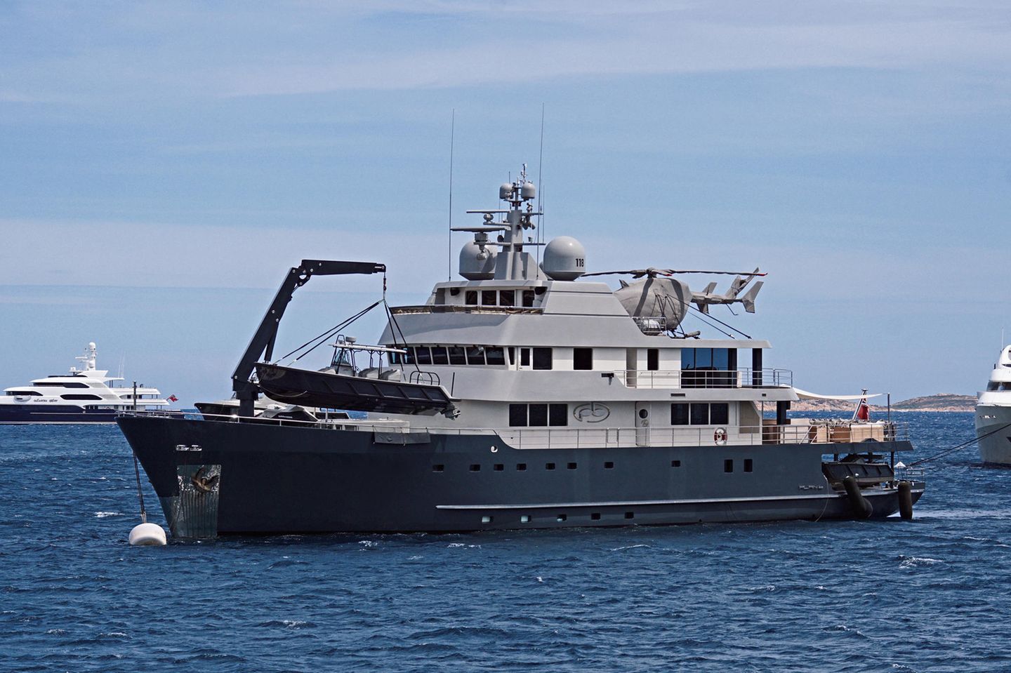 Yacht "Plan B",