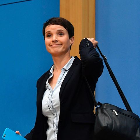 Frauke Petry nimmt ihre Sachen und verlässt Pk und Fraktion der AfD nach der Bundestagswahl