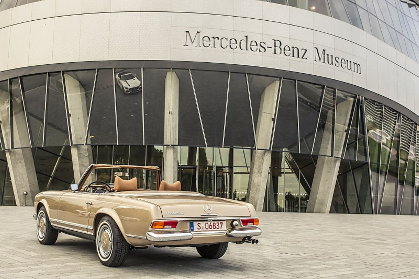 Mercedes 280 SL Pagode W 113 - in dezentem Sandbeigemetallic