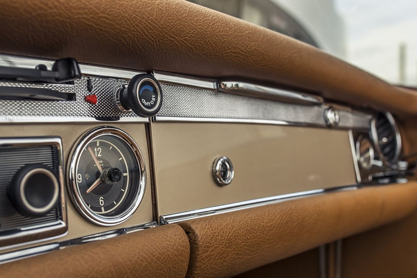 Mercedes 280 SL Pagode W 113 - ein filigranes Armaturenbrett