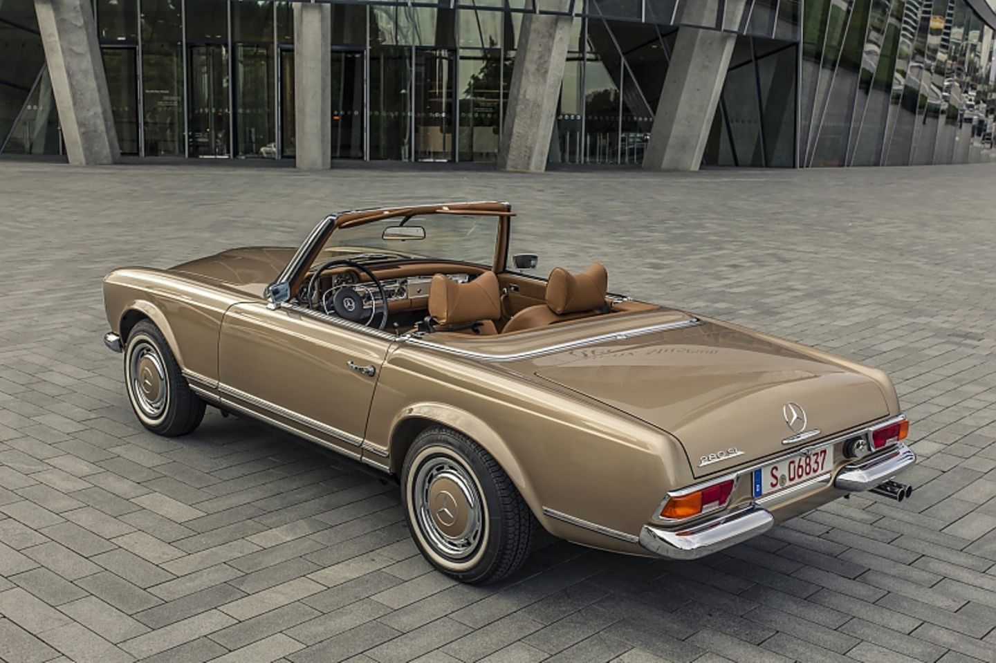 Mercedes 280 SL Pagode W 113 - innen in stilechtem Cognac