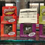 Auch das Gras selbst ist dem Ambiente entsprechend professionell aufgemacht - statt in schäbigen Tütchen verschachert zu werden.