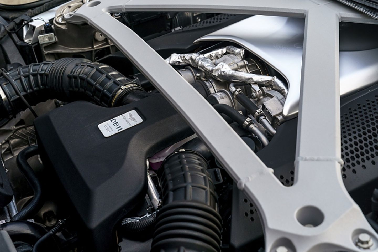 Der Aston Martin DB11 V8 hat den Motor des Mercedes-AMG GT