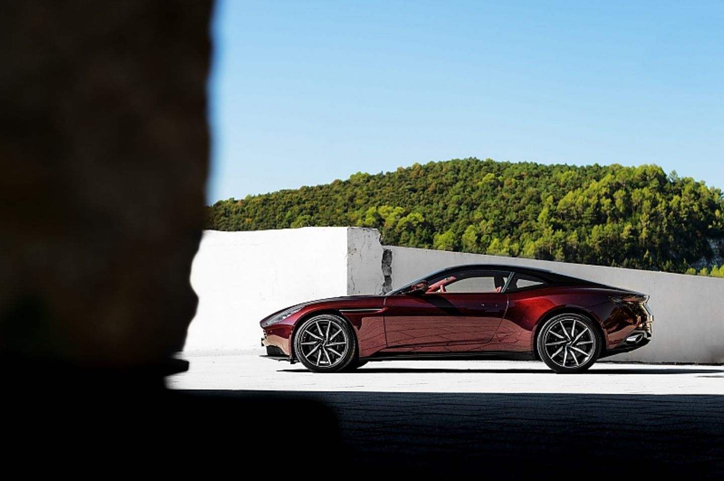 Der Aston Martin DB11 V8 ist 4,75 Meter lang