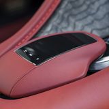 Das Mercedes\' Comand-System ist im Aston Martin DB11 V8 unverkennbar