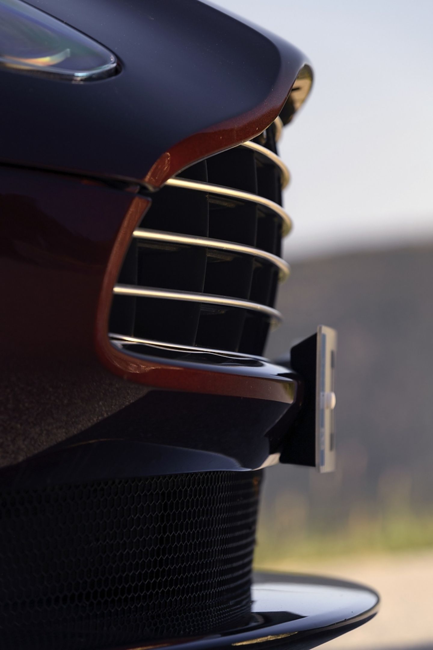 Lippenspiel: Aston Martin DB11 V8