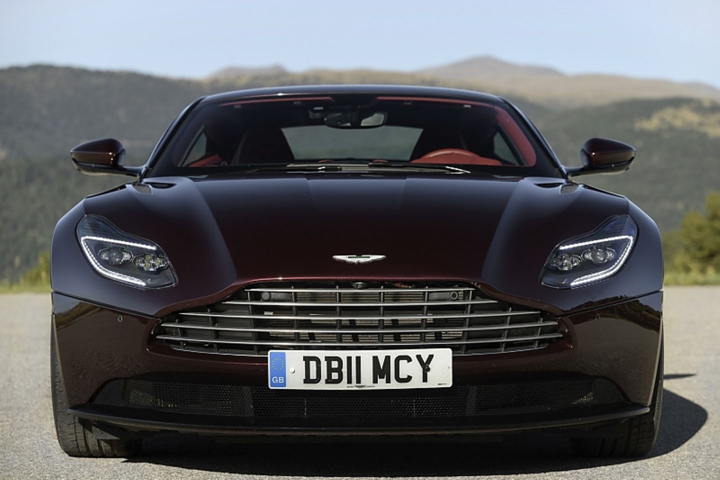 Der Aston Martin DB11 V8 wird die Blicke auf sich ziehen