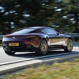 Der Aston Martin DB11 V8 erreicht nach vier Sekunden Landstraßentempo