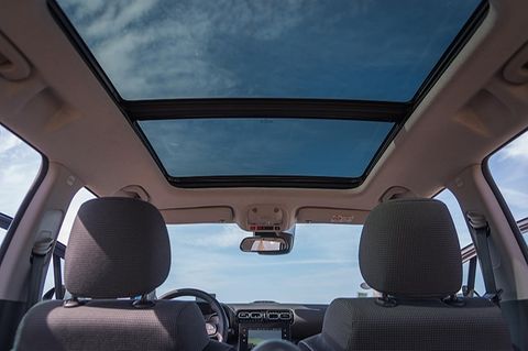 Der Citroen C3 Aircross wird auf Wunsch mit einem Panoramadach geliefert