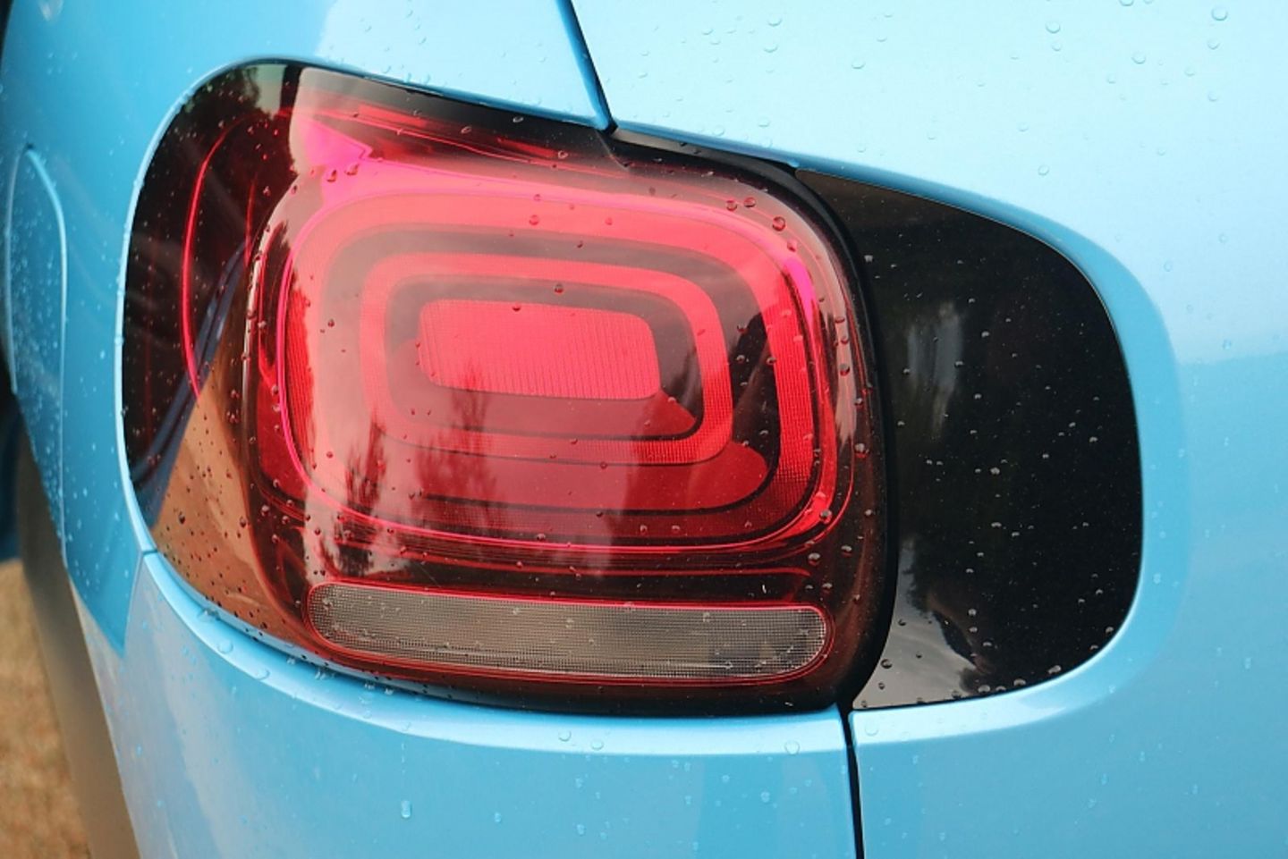 Die Rückleuchten des Citroen C3 Aircross sind dreidimensional herausgearbeitet