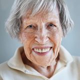 Serafina Eichenhofer - geboren am 19. Mai 1913 in Luzern (Schweiz)  Serafina verdiente ihr Geld als Turnerin und hält sich auch heute noch fit: Sie trainiert regelmäßig auf dem Hometrainer im Gang der Altersresidenz Unterlöchli. Bald soll in der Residenz ein neuer Fitnessraum entstehen, auf den sich die rüstige Dame besonders freut. Zusammen mit sechs anderen Bewohnern der Residenz spielt sie Theater: "Erst dachte ich, ich wäre vielleicht zu alt dafür, aber dann hat man mich überredet."