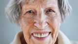 Serafina Eichenhofer - geboren am 19. Mai 1913 in Luzern (Schweiz)  Serafina verdiente ihr Geld als Turnerin und hält sich auch heute noch fit: Sie trainiert regelmäßig auf dem Hometrainer im Gang der Altersresidenz Unterlöchli. Bald soll in der Residenz ein neuer Fitnessraum entstehen, auf den sich die rüstige Dame besonders freut. Zusammen mit sechs anderen Bewohnern der Residenz spielt sie Theater: "Erst dachte ich, ich wäre vielleicht zu alt dafür, aber dann hat man mich überredet."