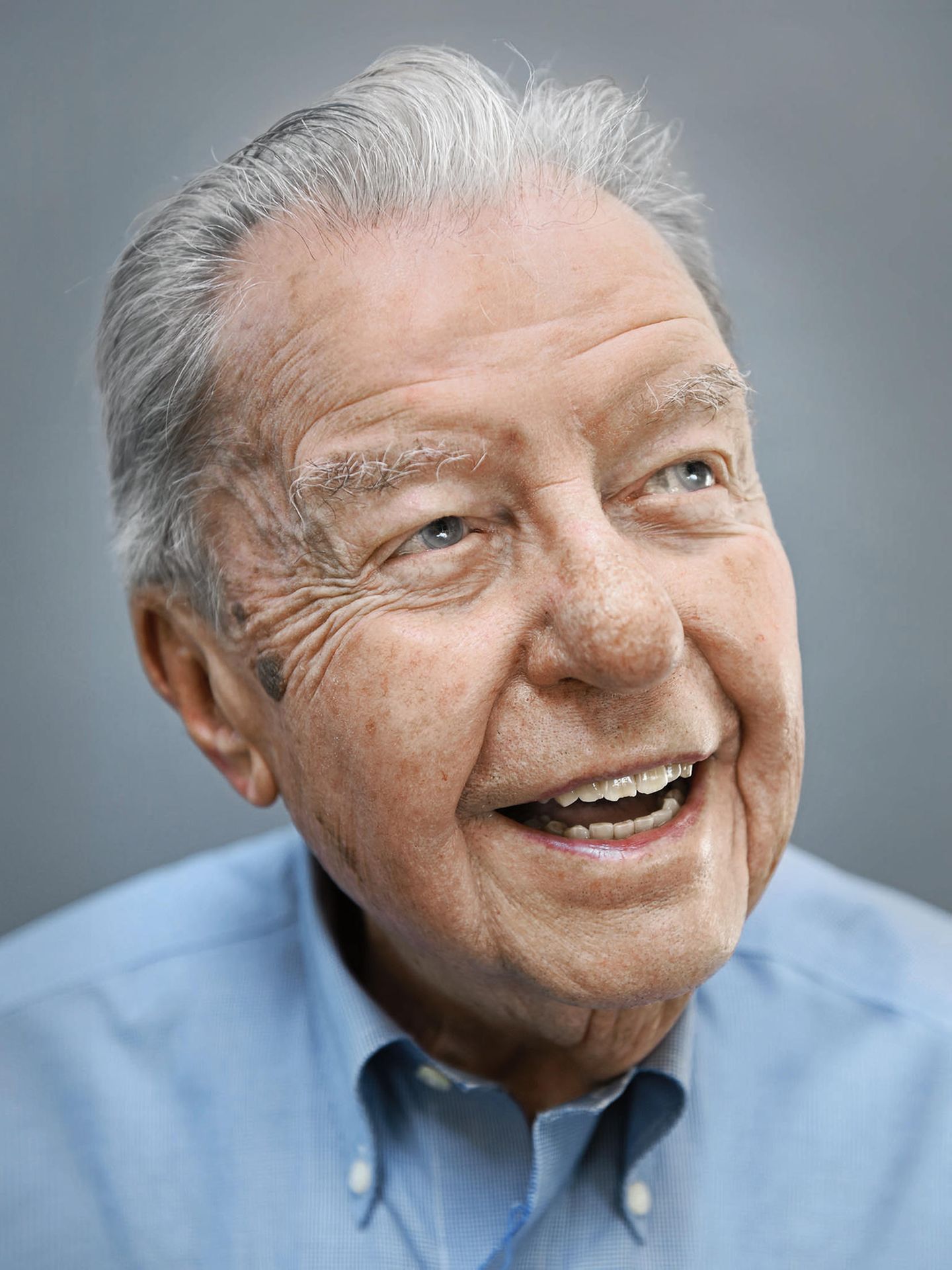 Edward J. Palkot - geboren am 20. August 1913 in Pittsburgh, Pennsylvania (USA)  Palkot arbeitete als Direktor einer Personalabteilung und lebt heute in New York. Der Rentner ist rüstig und viel unterwegs: Er geht gerne essen und auf Konzerte, spielt einmal in der Woche mit seinen Freunden Golf und tanzt - zusammen mit seiner 89-jährigen Partnerin Alice. Palkots erste Frau starb 1998 an der Nervenkrankheit ALS. Der Rentner ist froh, wieder eine neue Liebe gefunden zu haben.