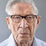 Per Tønder - geboren am 6. April 1911 in Salangen (Norwegen)  Großzügigkeit, Sinn für Humor und soziales Engagement - diese drei Eigenschaften werden Per Tønder zugeschrieben. Er war zunächst 20 Jahre lang Bürgermeister der Stadt Salangen und wurde schließlich Politiker der Arbeiterpartei. 1981 erhielt er die königliche Verdienstmedaille in Gold - für seine Verdienste für die norwegische Nation und Gesellschaft.      Anm. d. Red: Per Tønder ist zwischenzeitlich verstorben.