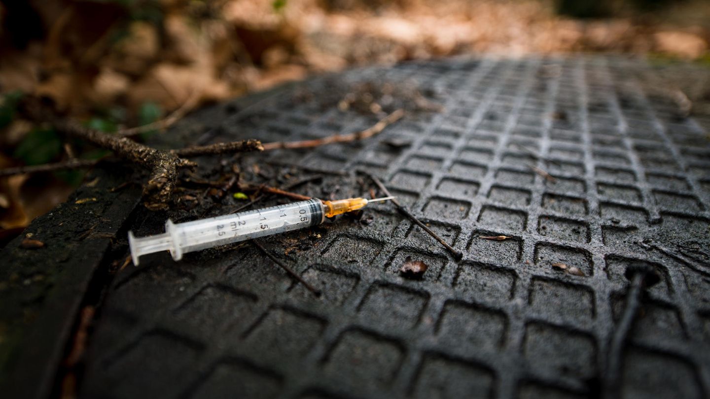 Polizisten verschicken Drogenspritzen - mehrere Beamte infizieren sich mit Hepatitis C