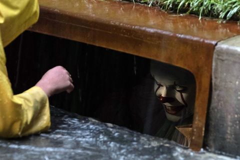 Pennywise, der Clown aus "ES" in der berühmtesten Szene des Films