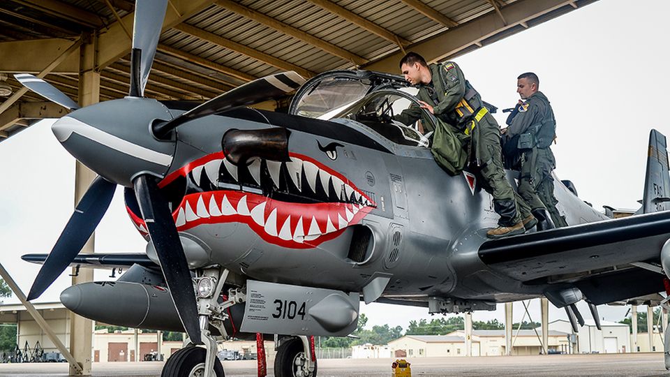 Die A-29 Super Tucano komt aus Brasilien und ist derzeit auch in Libyen im Einsatz.