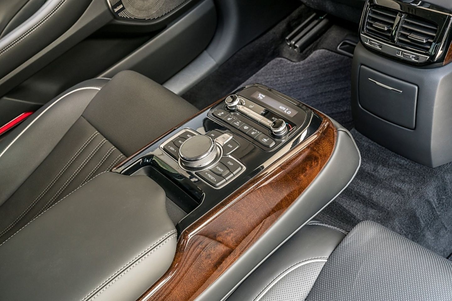 Genesis G90 5.0 - Bedienelemente im Fond