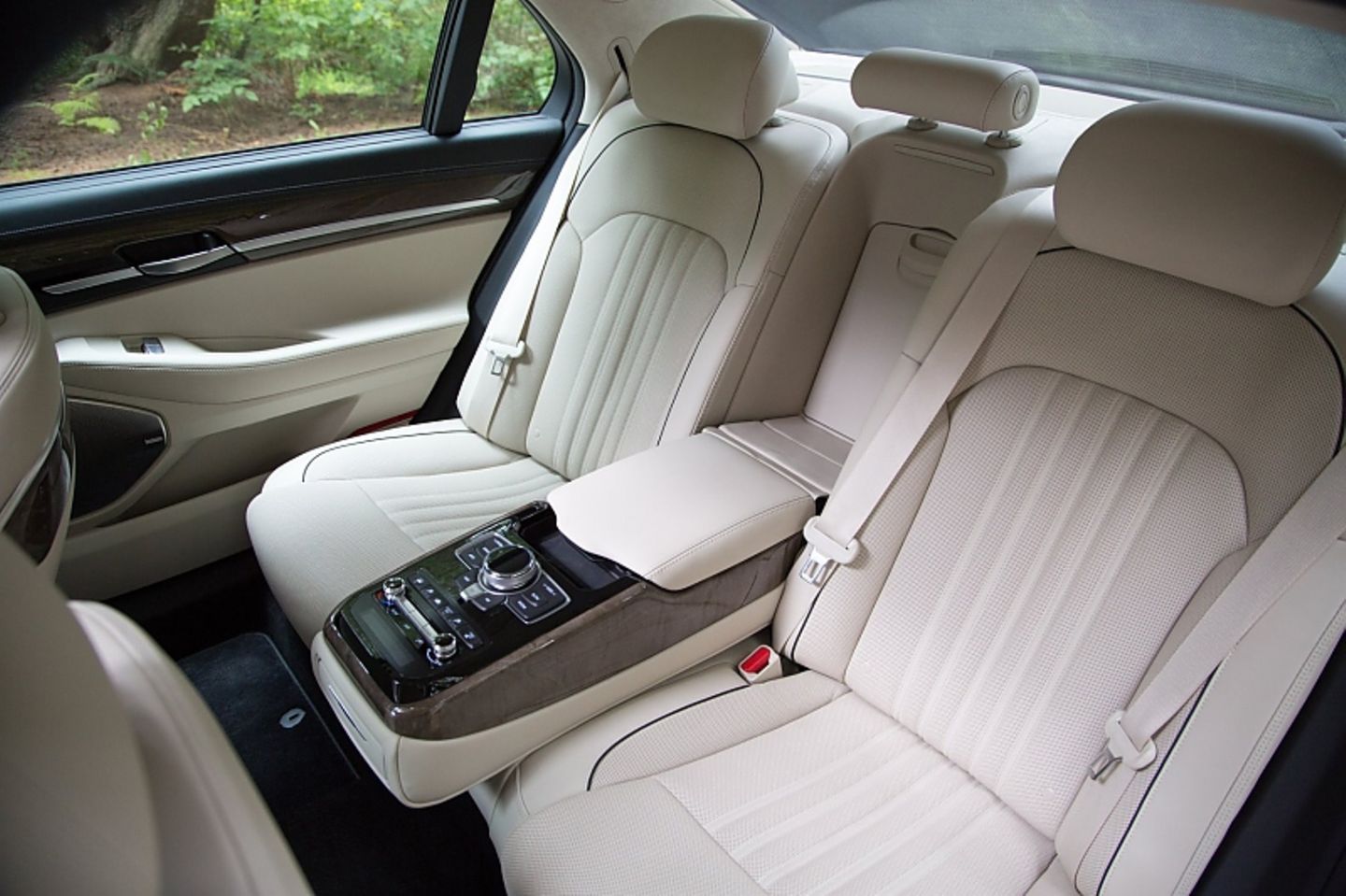 Genesis G90 5.0 - hier reist es sich mehr als komfortabel
