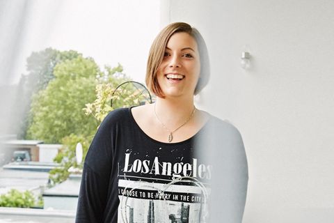 Single Lisa freut sich immer auf Dates