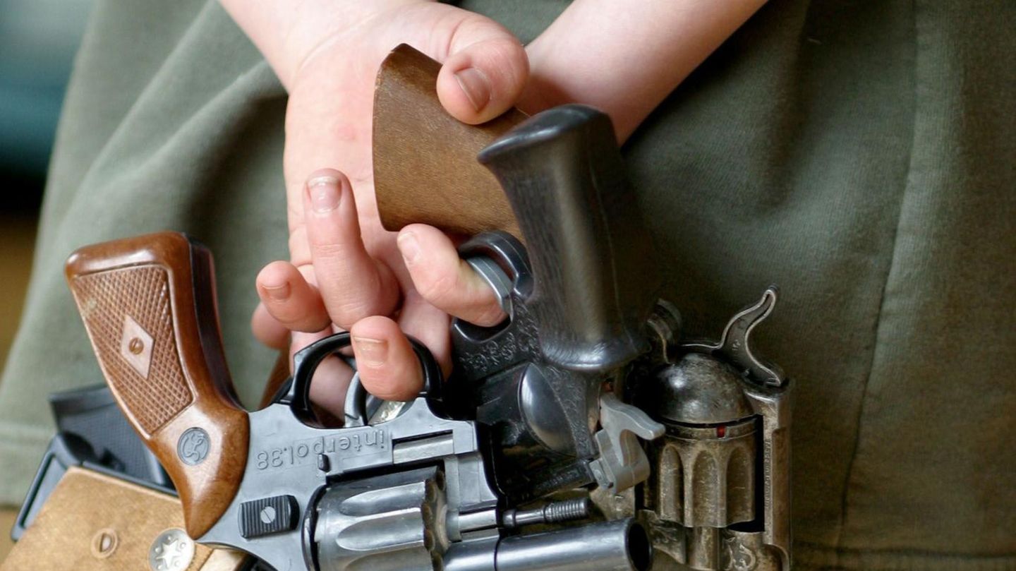 Kleinkind verletzt Spielkameraden mit Schusswaffe