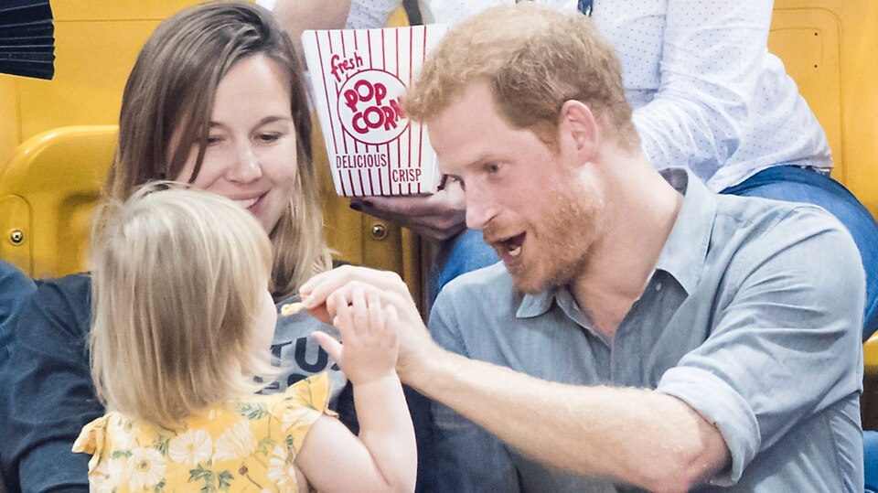 Prinz Harry Popcorn Mädchen