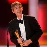 Andreas Schmidt wird mit der "Lola" ausgezeichnet