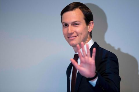 Jared Kushner winkt