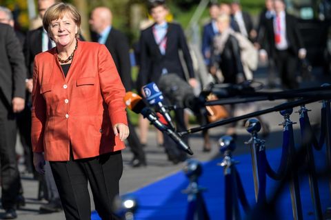 Angeschlagen? Merkel versucht beim EU-Gipfel zu merkeln - und war dabei stets bemüht