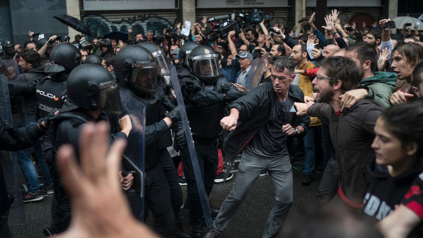 Polizei geht gegen Referendum vor - offenbar Hunderte Verletzte - die Lage in Katalonien