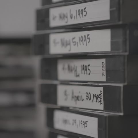 The Confession Tapes: Ein Stapel VHS-Kassetten