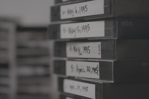 The Confession Tapes: Ein Stapel VHS-Kassetten