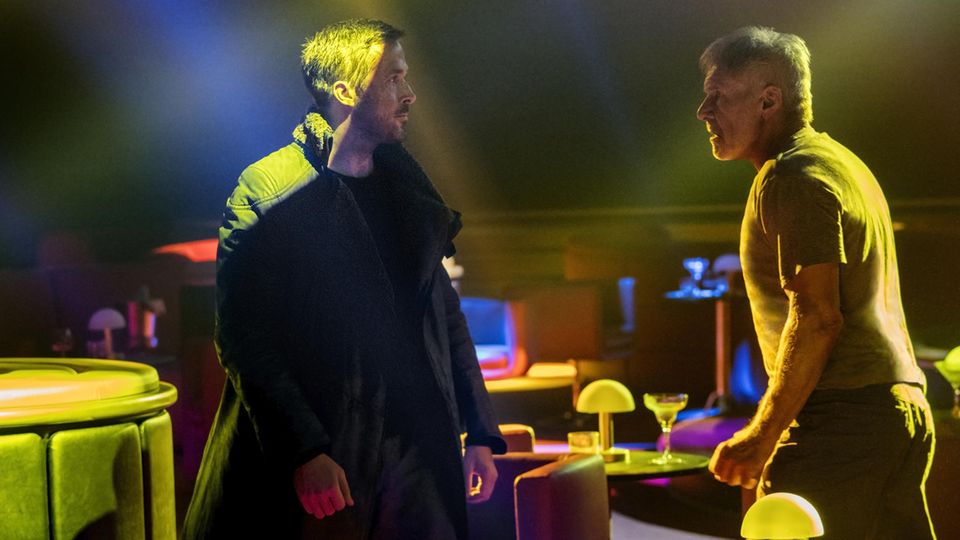 Blade Runner 2049: Treffen der "Blade Runner"-Generationen: K und Rick Deckard (Harrison Ford) Treffen der "Blade Runner"-Generationen: K und Rick Deckard (Harrison Ford)