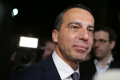 Der Blick nach vorn ist bang: Die SPÖ von Christian Kern ist massiv unter Druck geraten. Und in zwei Wochen wird gewählt