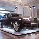 Der Rolls Royce Phantom VIII ist mit langem Radstand 5,98 Meter lang