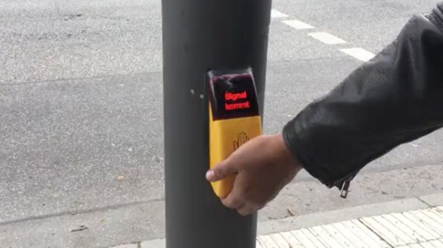 Traffic light button: Hidden button is usually used incorrectly – that’s what it’s there for