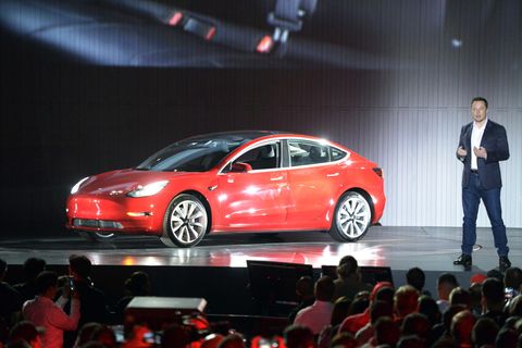 Tesla-Gründer Elon Musk stellt Model 3 vor